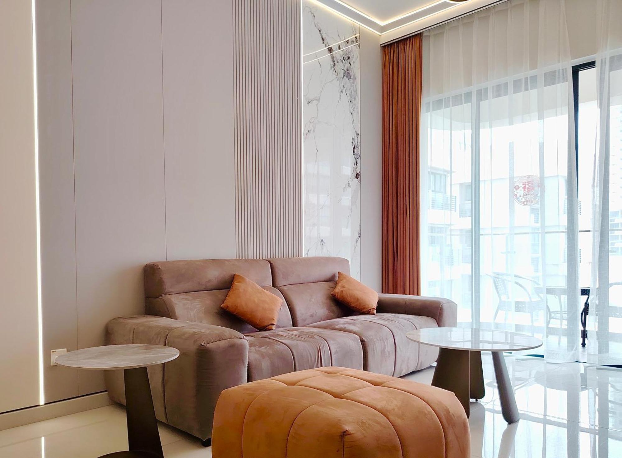 Deluxe 3 Bed 3 Bath Apartment *